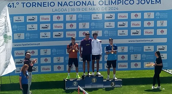 rodrigo_portugues__a_esquerda_no_podio_