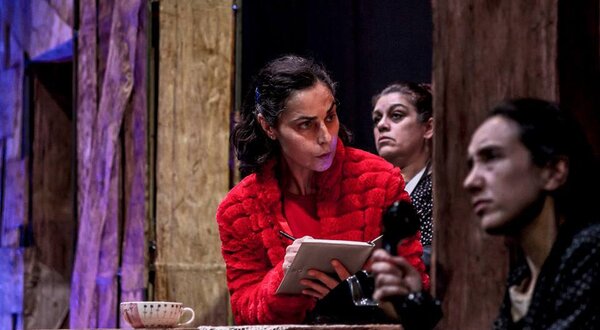 ACERT_Sentada_no_Escuro