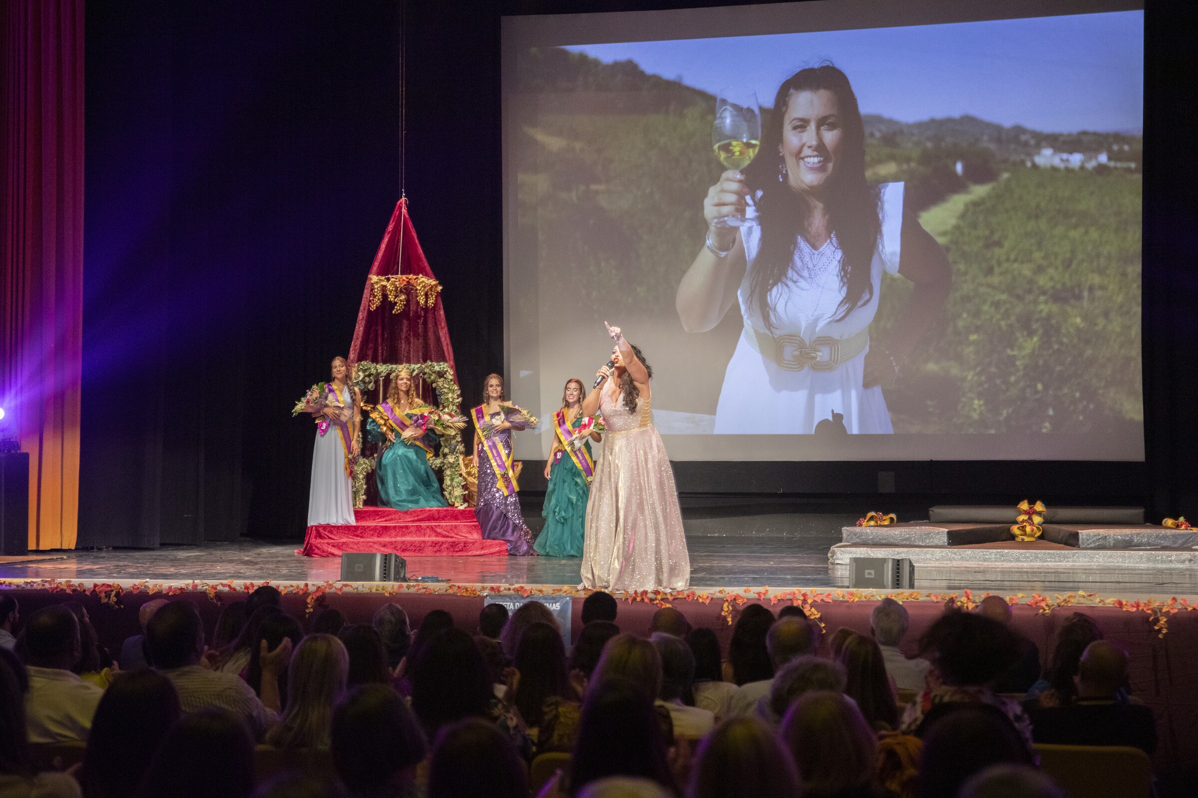 susana_martins_canta_marcha_das_vindimas