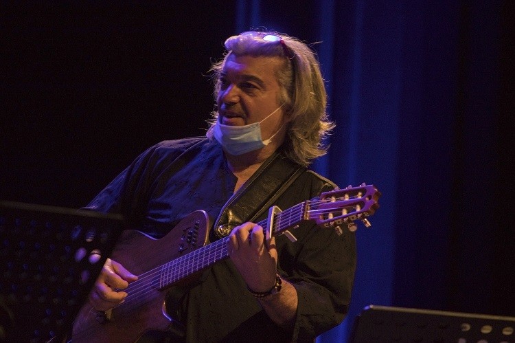 Concerto "Por Terras do Zeca", sem público, e transmitido em direto a partir do Cineteatro São Jo...