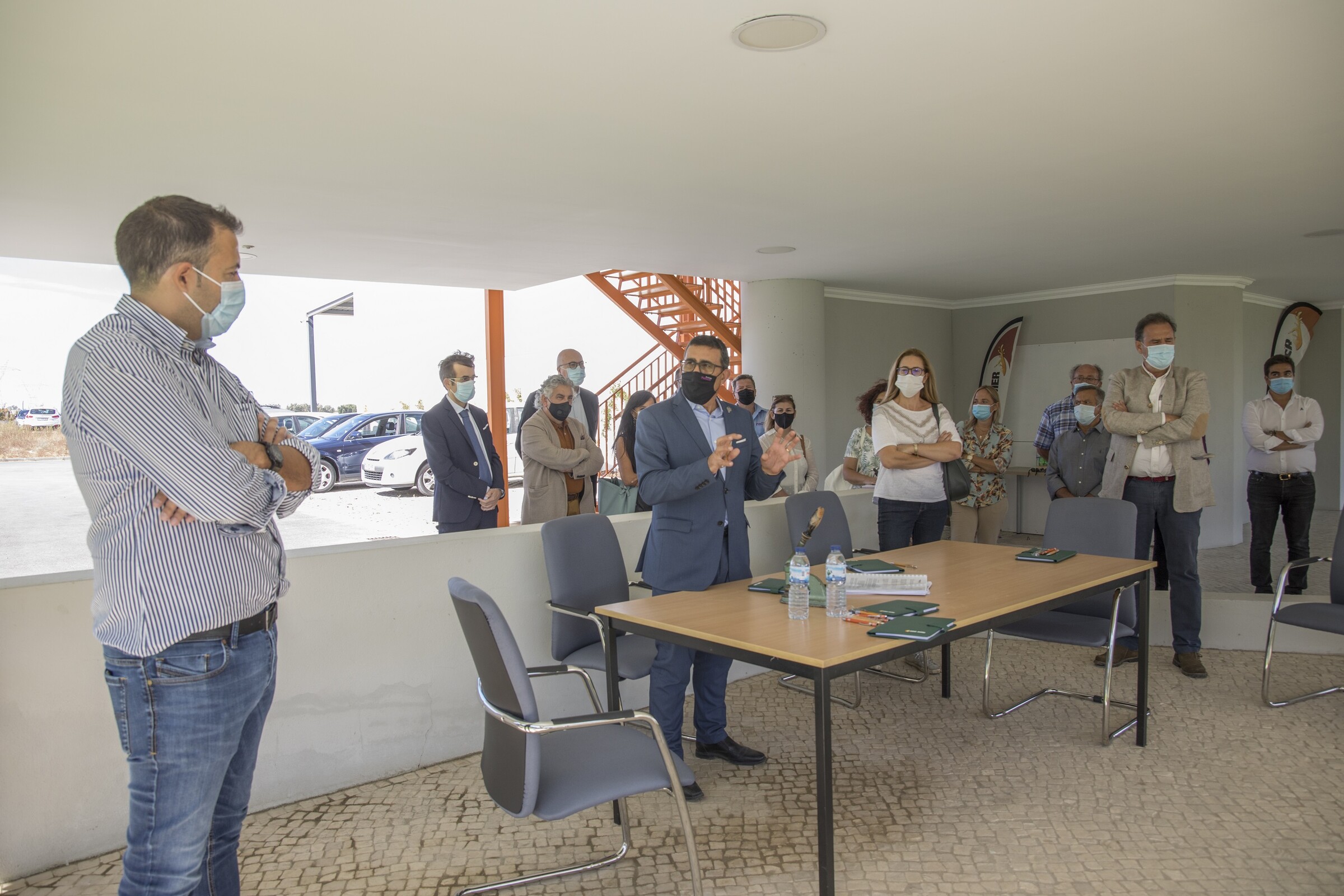 Assinatura do protocolo para execução do cruzamento da EM 533 com a Rua José Mestre.