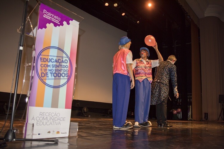 Animação com Circo Dallas.