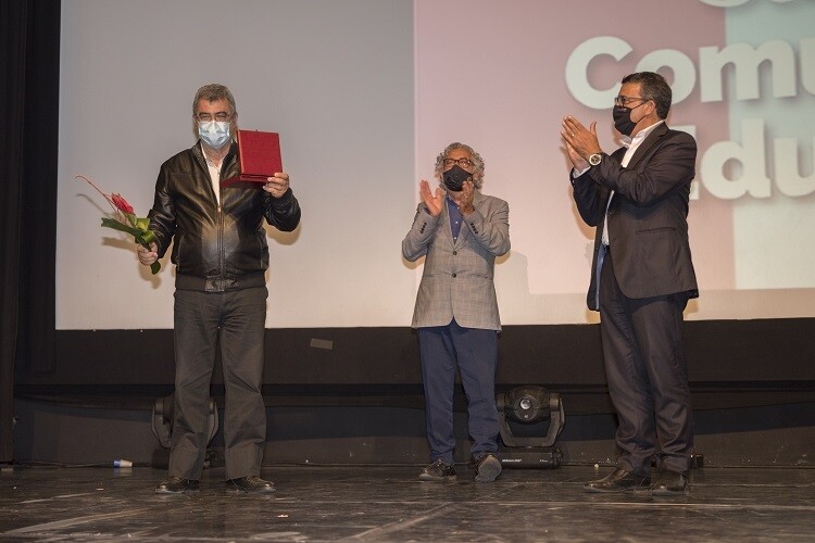 Homenagem às/aos profissionais aposentadas/os. 