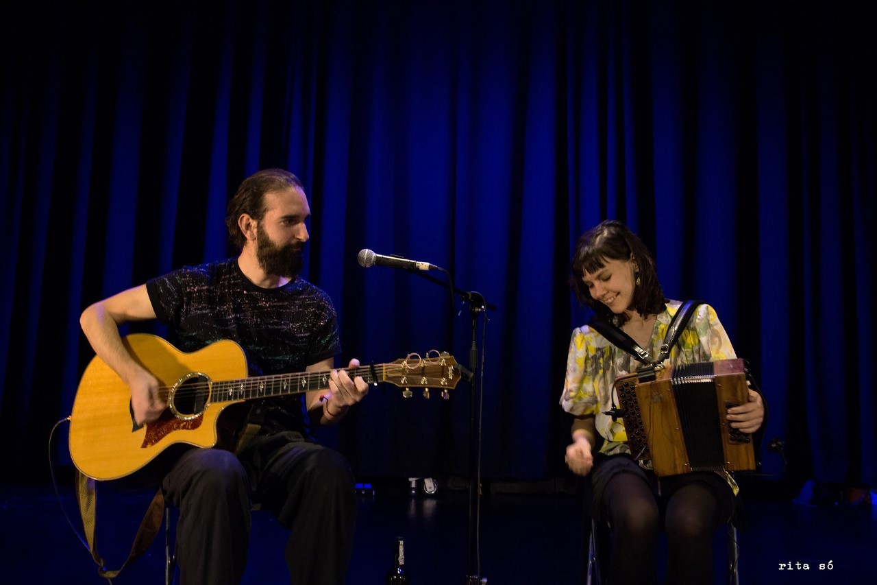 BAILE DE DANÇAS TRADICIONAIS DO MUNDO