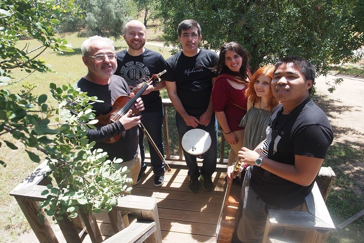 BAILE DE DANÇAS TRADICIONAIS COM OS BARDOS