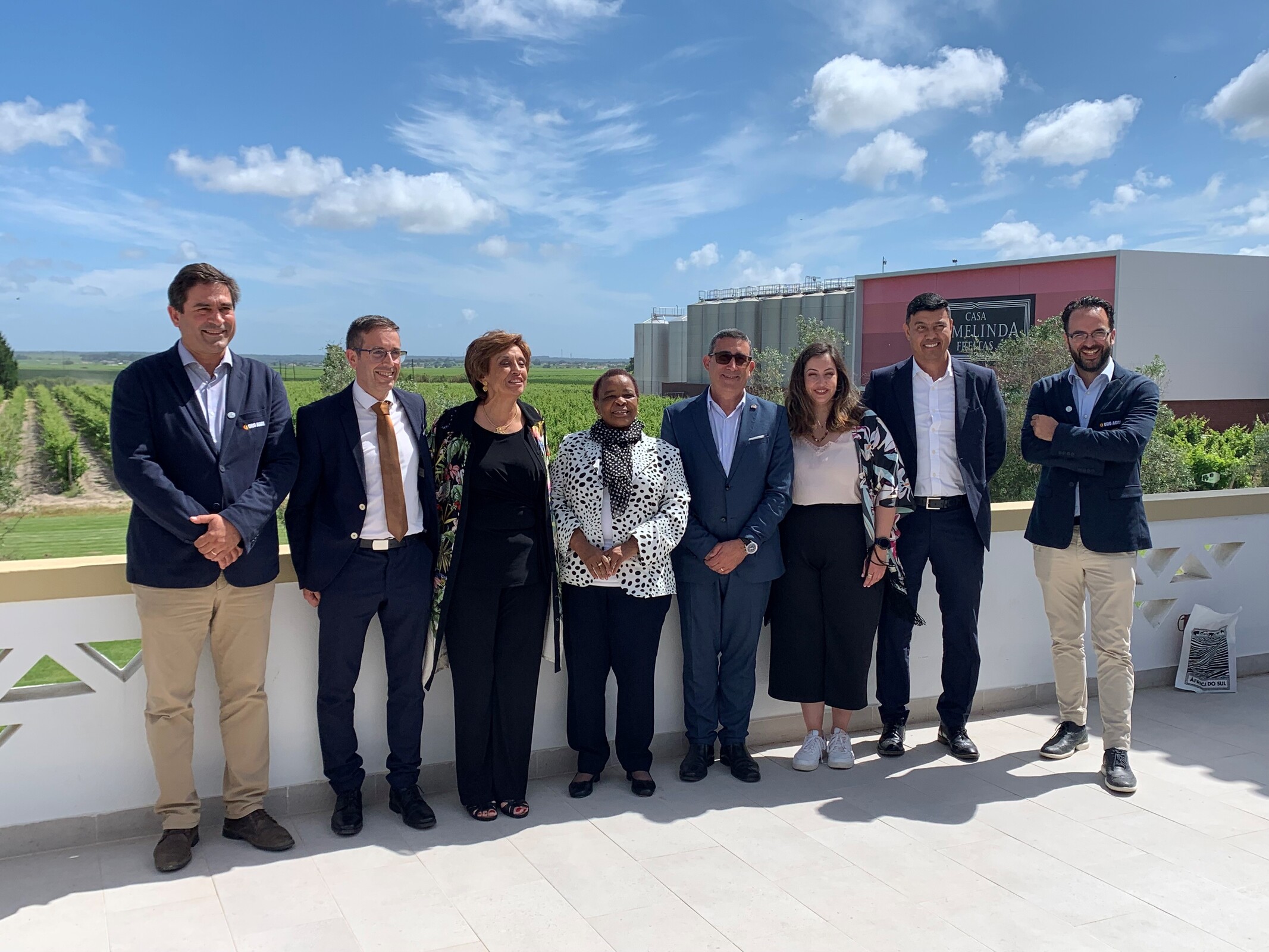 Desenvolvimento económico e cultural na agenda - Embaixadora da África do Sul em Portugal visitou...