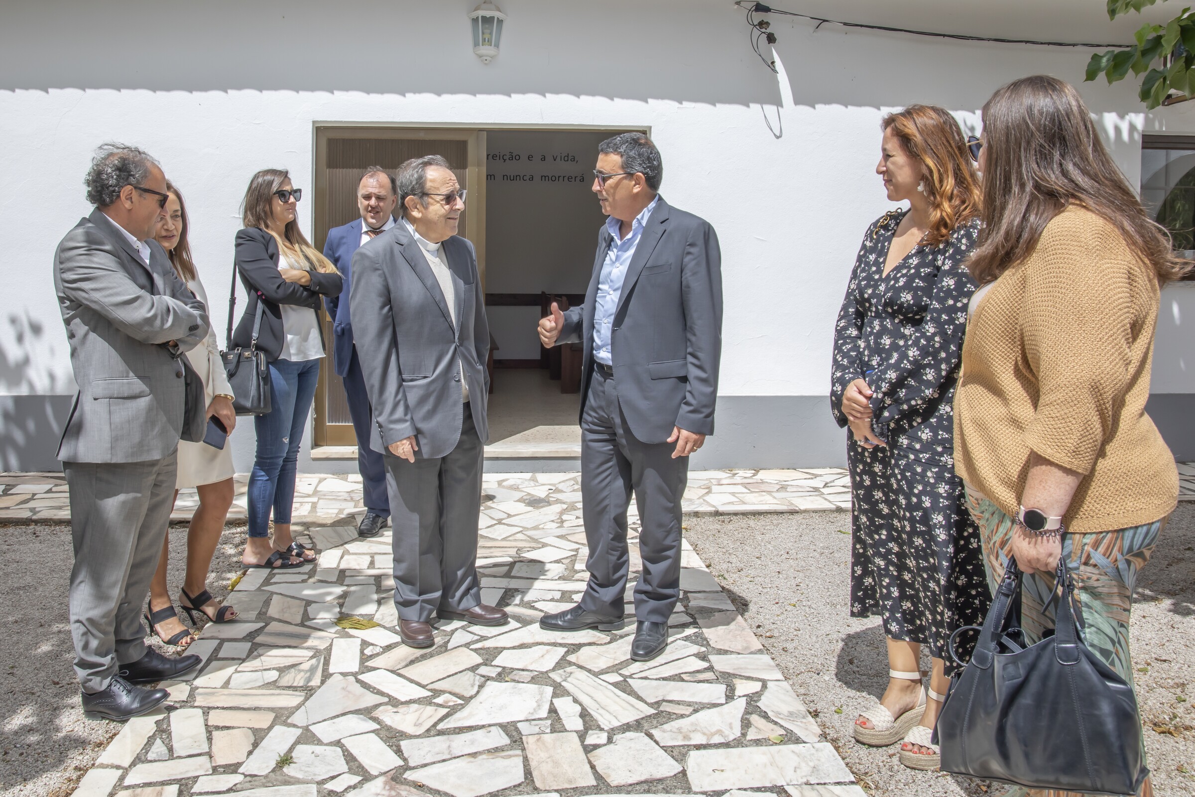 Estado Central e Município apoiam Ampliação da Casa Mortuária da Igreja de Poceirão 