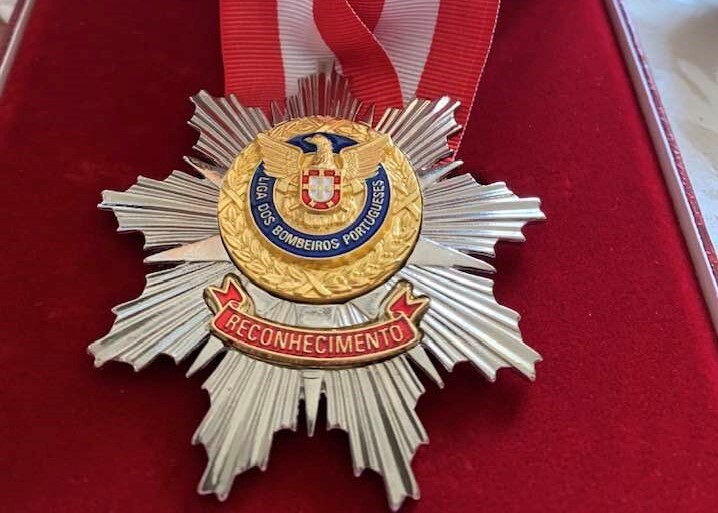 Presidente dedica galardão a Carlos Alberto Caçoete - Álvaro Amaro distinguido com Crachá de Ouro...