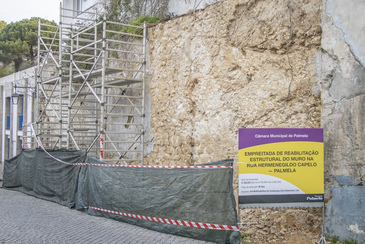 Muro Rua Hermenegildo Capelo/Centro Histórico Palmela: reabilitação a decorrer