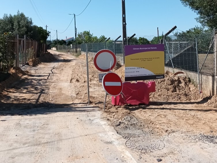 Rua Manuel Xavier de Carvalho/Cabanas – 2.ª fase da pavimentação a decorrer