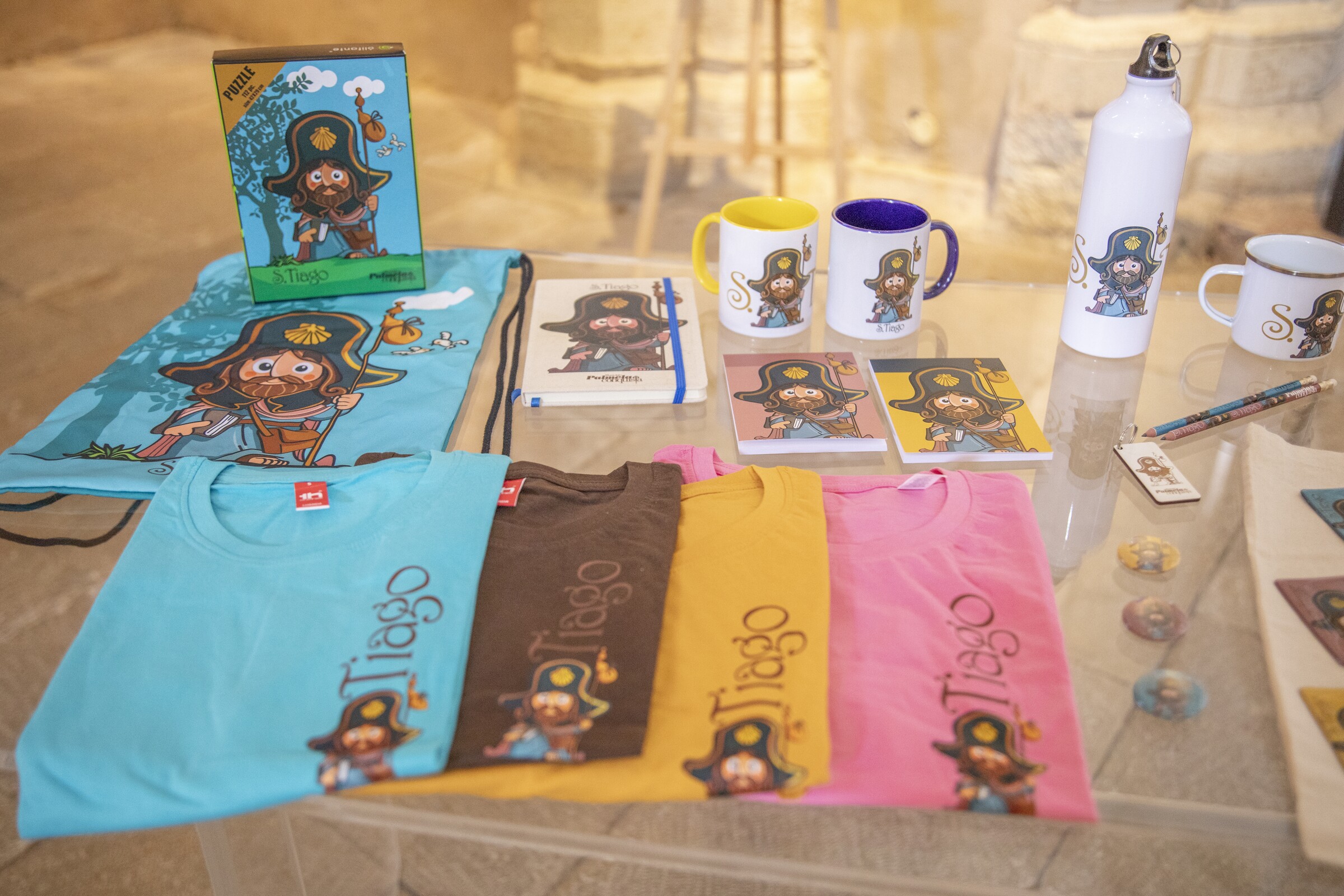 Nova linha de Merchandising apresentada na Cerimónia do Dia de Santiago