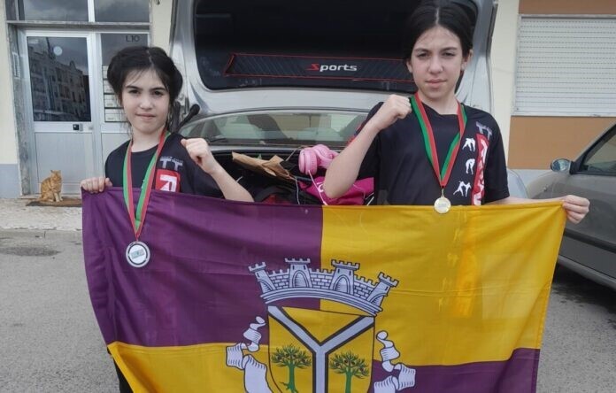 Ana Rita e Ariana Maia são Campeãs Regionais de Kickboxing
