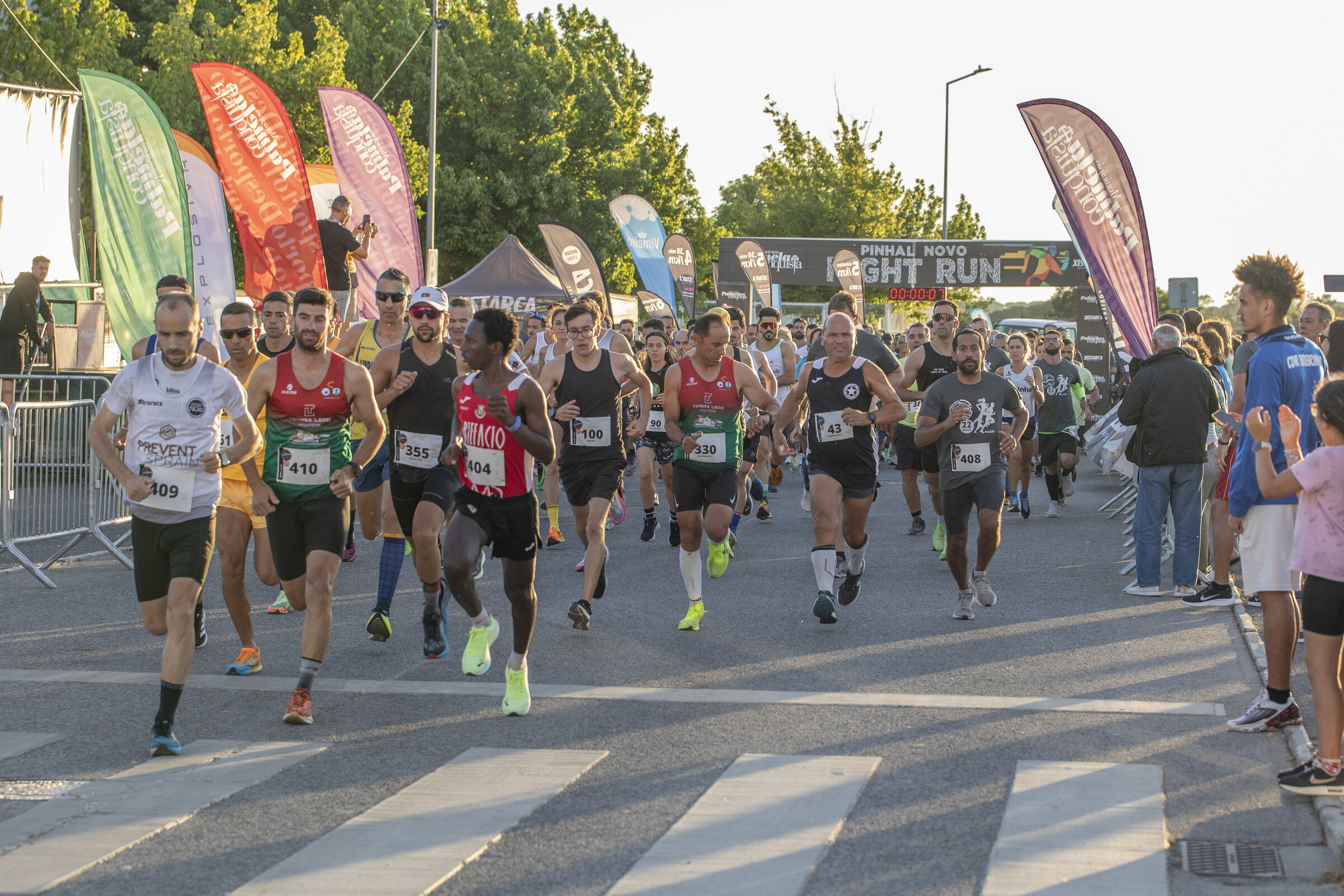 Nuno Carraça e Knécia Bougrova vencem Pinhal Novo Night Run  