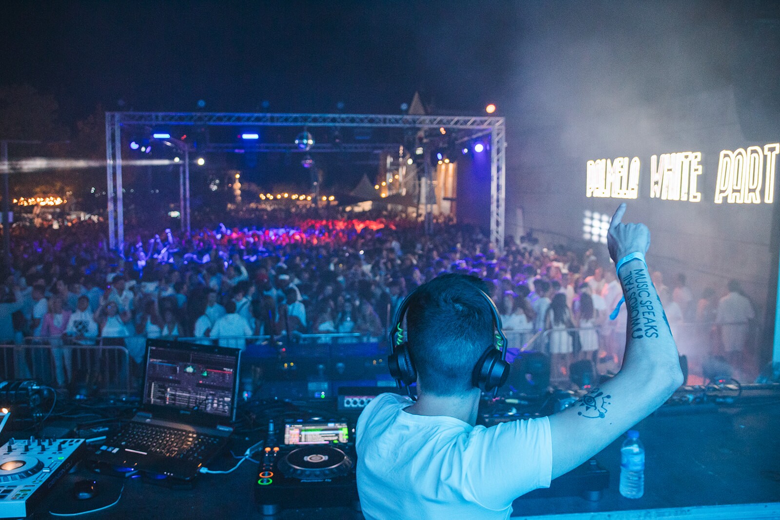 Largo de S. João veste-se de branco com a Palmela White Party 