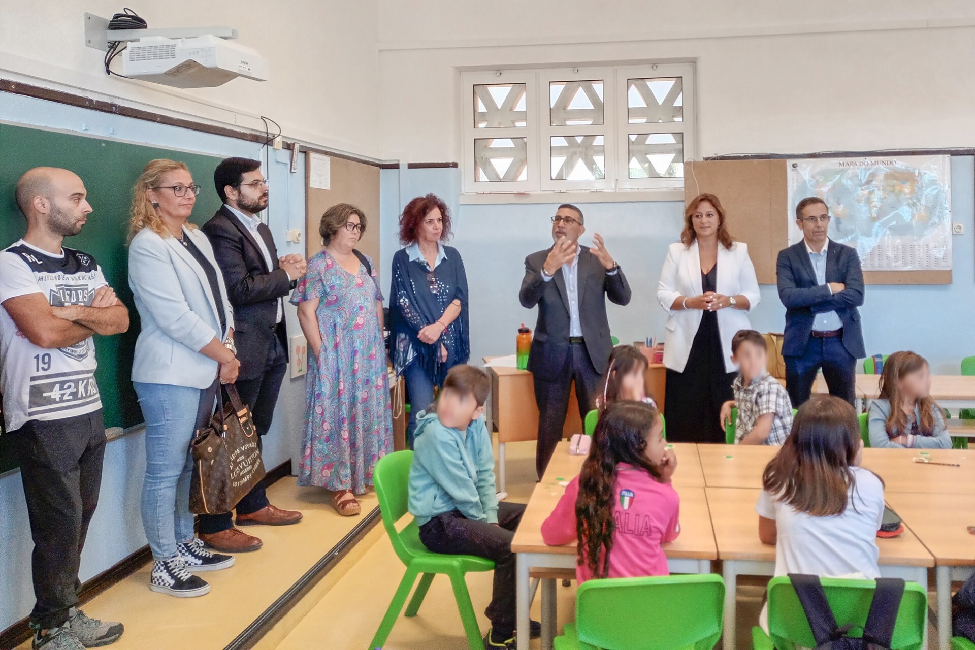 Executivo visita Escola da Palhota no arranque do ano letivo