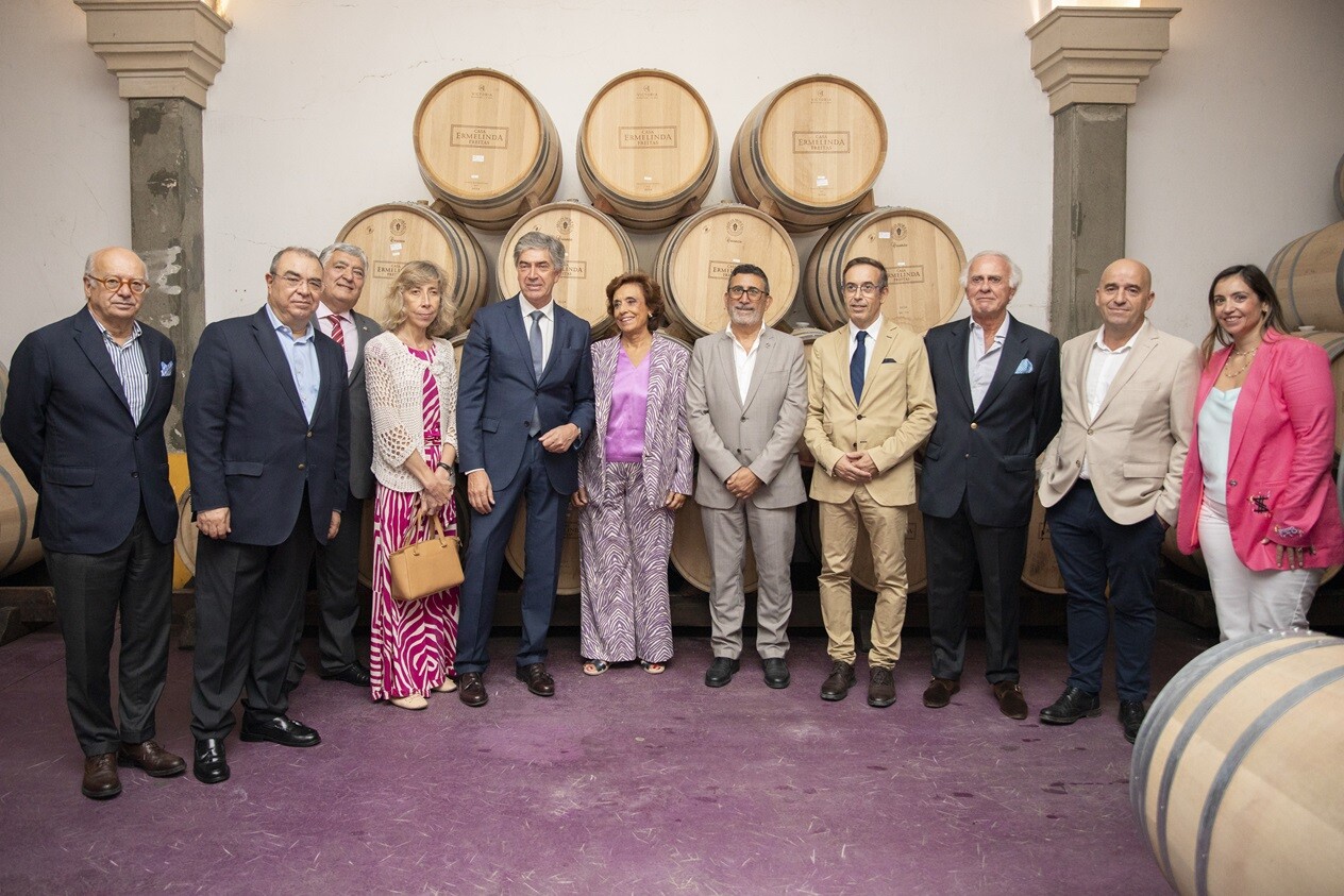 Secretário de Estado visitou aldeia vinhateira - Fernando Pó nas rotas turísticas da região de Li...