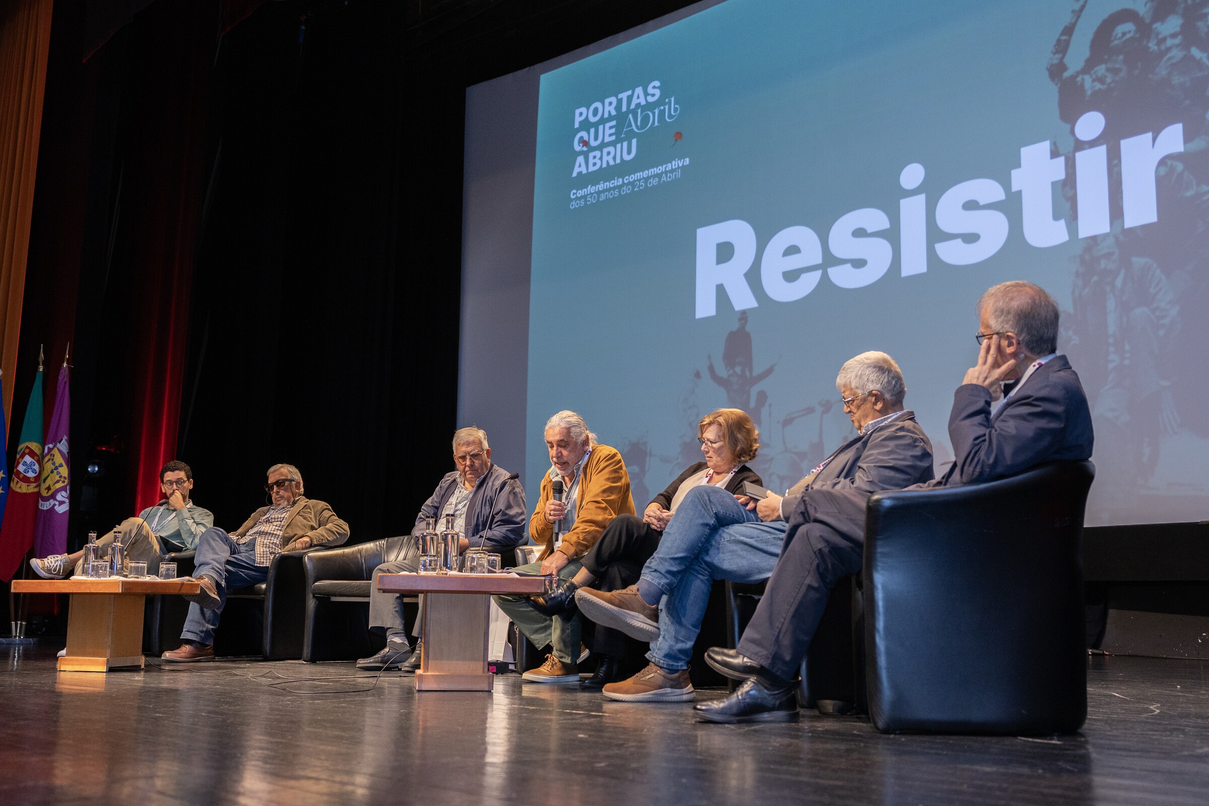 Conferência “Portas que Abril Abriu” prossegue hoje - participe!