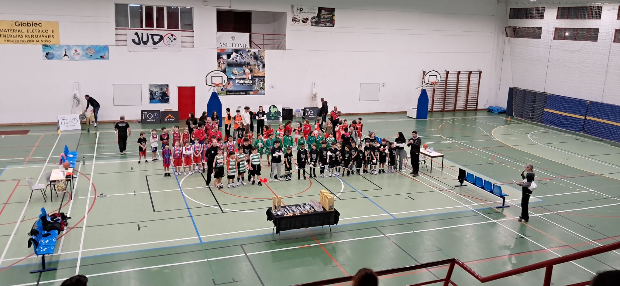 Minibasquetebol: Torneio de Reis reúne 100 atletas em Pinhal Novo