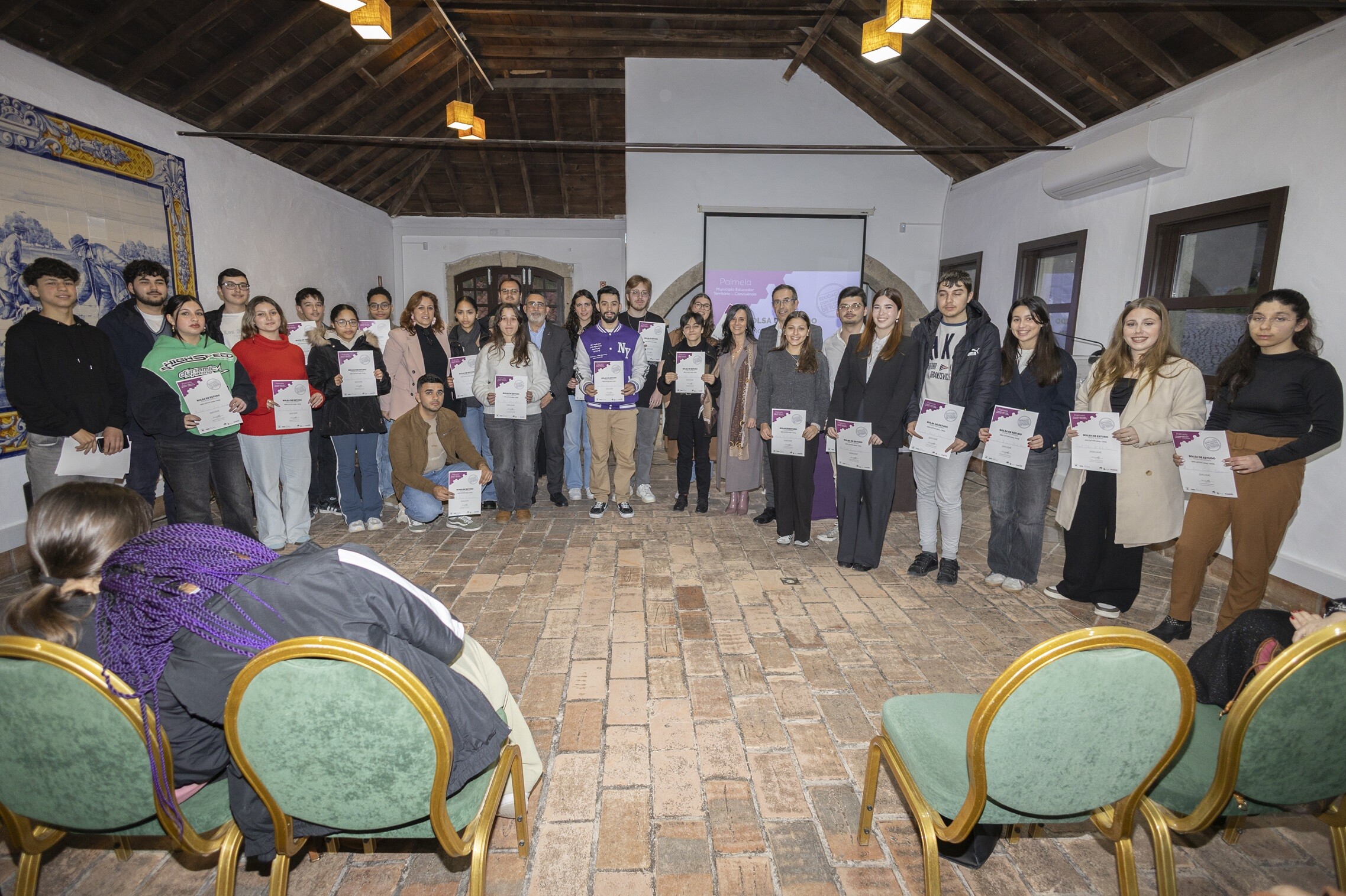 Bolsas de Estudo 2024/2025: Município apoia 102 alunas/os