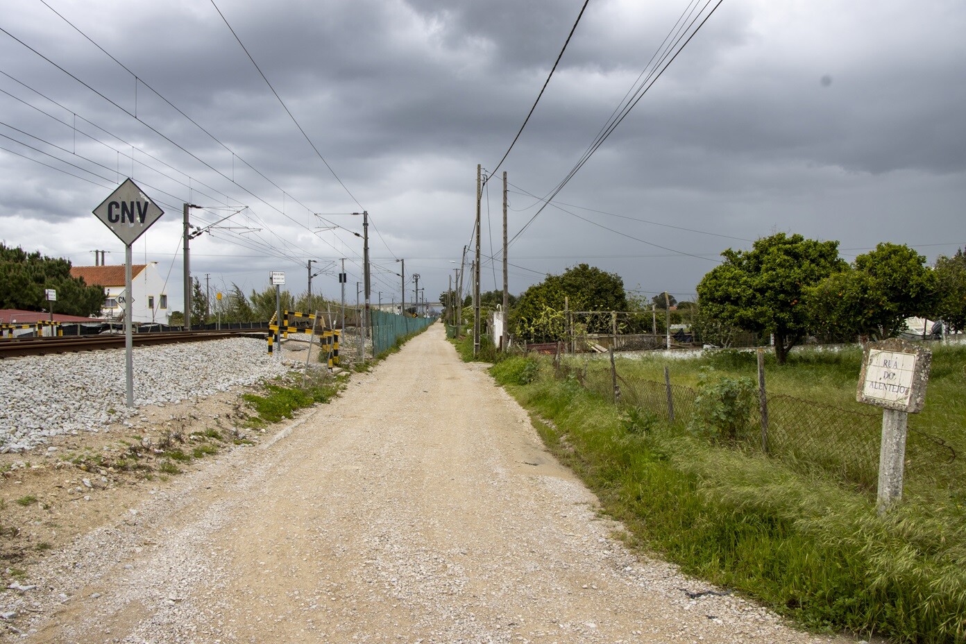 Pinhal Novo: supressão de passagem de nível pedonal e pavimentação de troço da Rua do Alentejo
