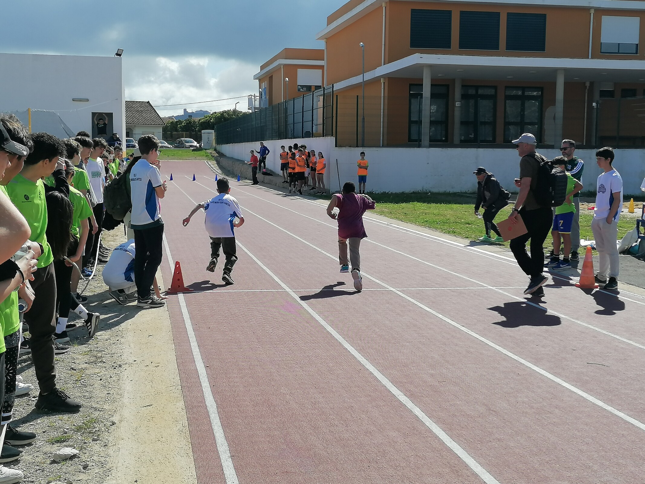 Jogos Desportivos Escolares: 700 alunas/os participam no 1.º período fase interescolas