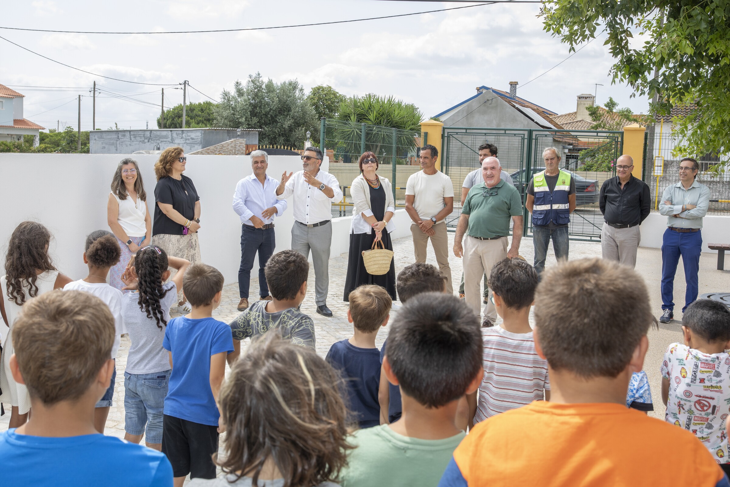 Crianças da EB Lagoa Palha/Pinhal Novo têm logradouro renovado para brincar em segurança