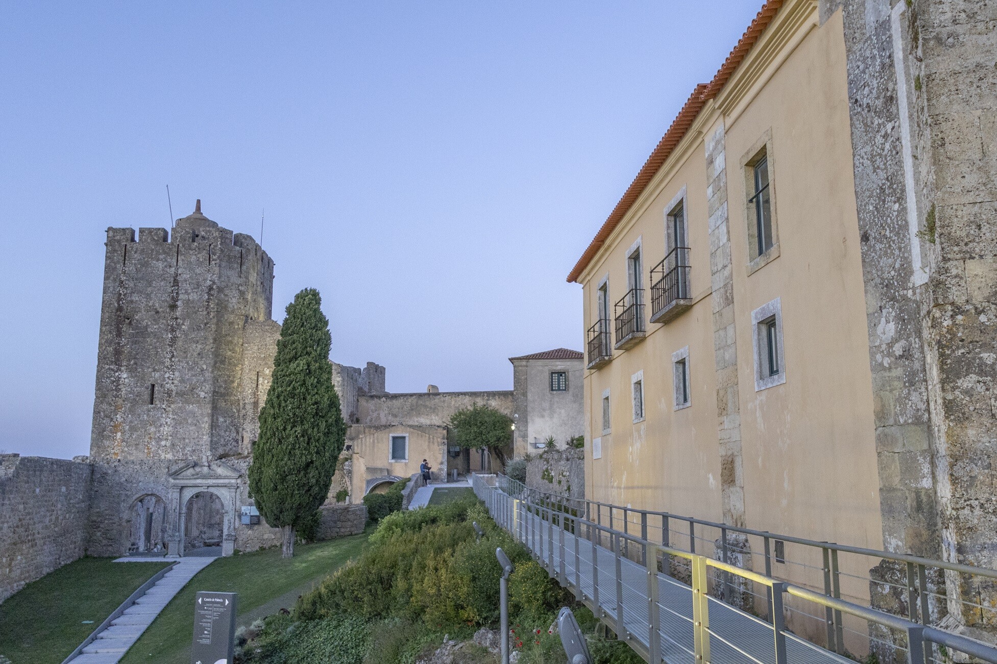 Novos guarda-corpos reforçam segurança do Castelo de Palmela