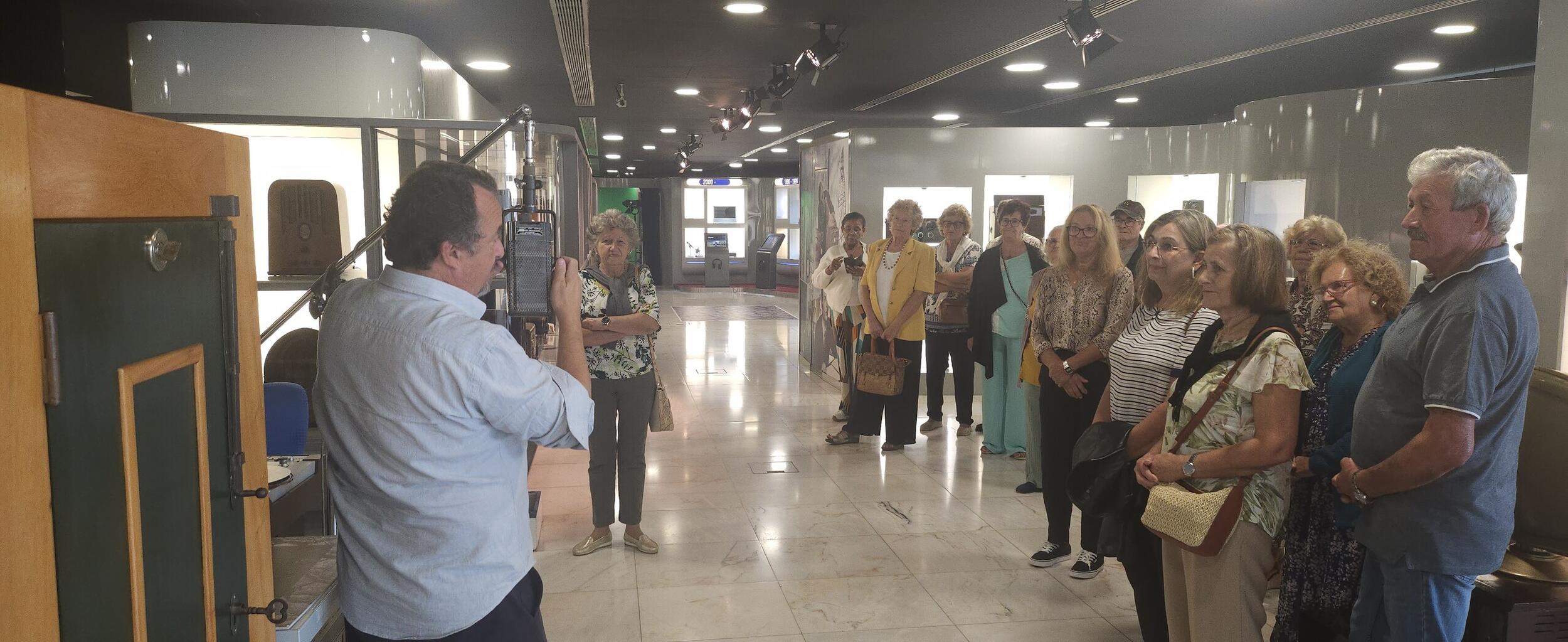 Participantes no “Clique Sem Idade” visitaram Museu da RTP