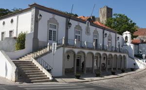 Edifício dos Paços do Concelho requalificado: Empreitada de pintura exterior em curso 