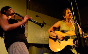 Leónia de Oliveira e Hera apresentam Baile de Danças Tradicionais Europeias 