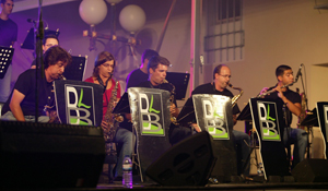 Espectáculo “Março Grita Maio” reúne Big Band Loureiros, Teatro O Bando e João Afonso 