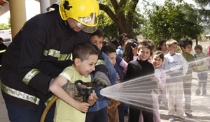 Comemorações do Dia Municipal do Bombeiro 2014: Simulacros de incêndio em escolas promovem cultur...
