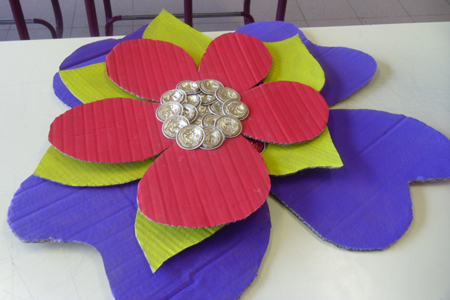 Instalação de rua no Centro Histórico: Flores trazem colorido ao terraço do Mercado de Palmela