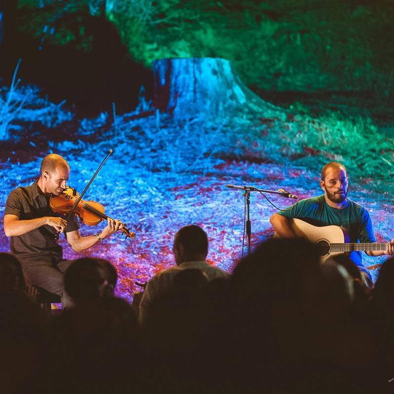 Dois ao Quadrado animam baile de danças tradicionais do mundo na Biblioteca de Palmela