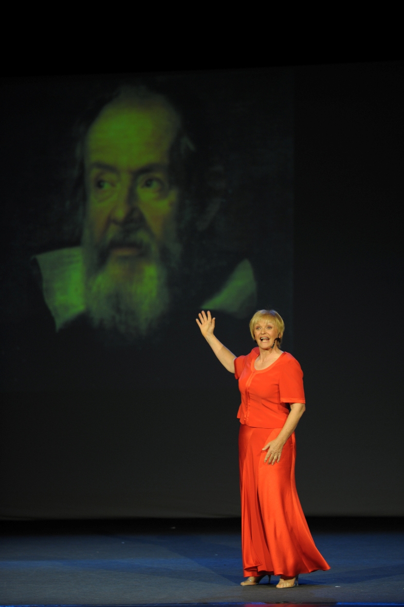 Io Appolloni homenageia poetas que mais a marcaram com “Poemas na minha vida”