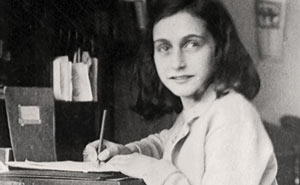 Biblioteca Municipal de Palmela recebe exposição “Uma Tulipa para Anne Frank” 