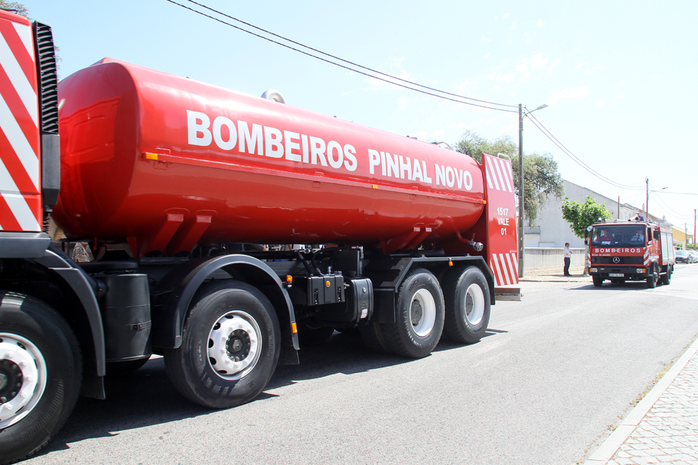 Autotanque de Bombeiros assegura abastecimento de água  na zona sul de  Pinhal Novo