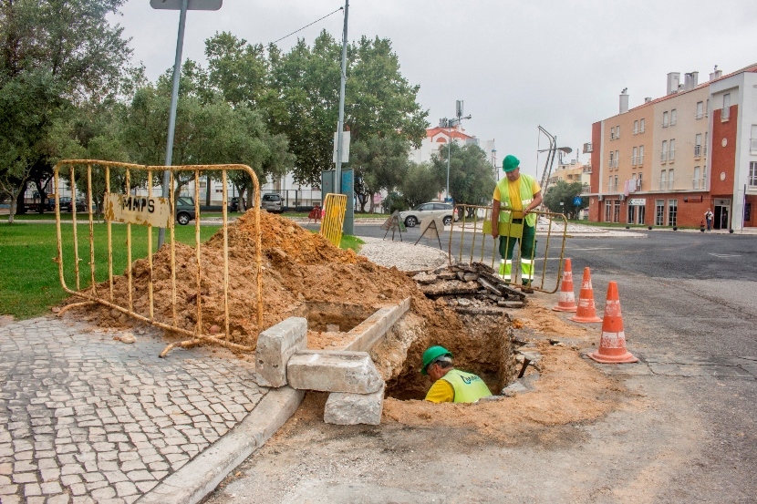 Ponto de situação dos trabalhos efetuados em 29 de agosto da empreitada de “Ampliação e remodelaç...