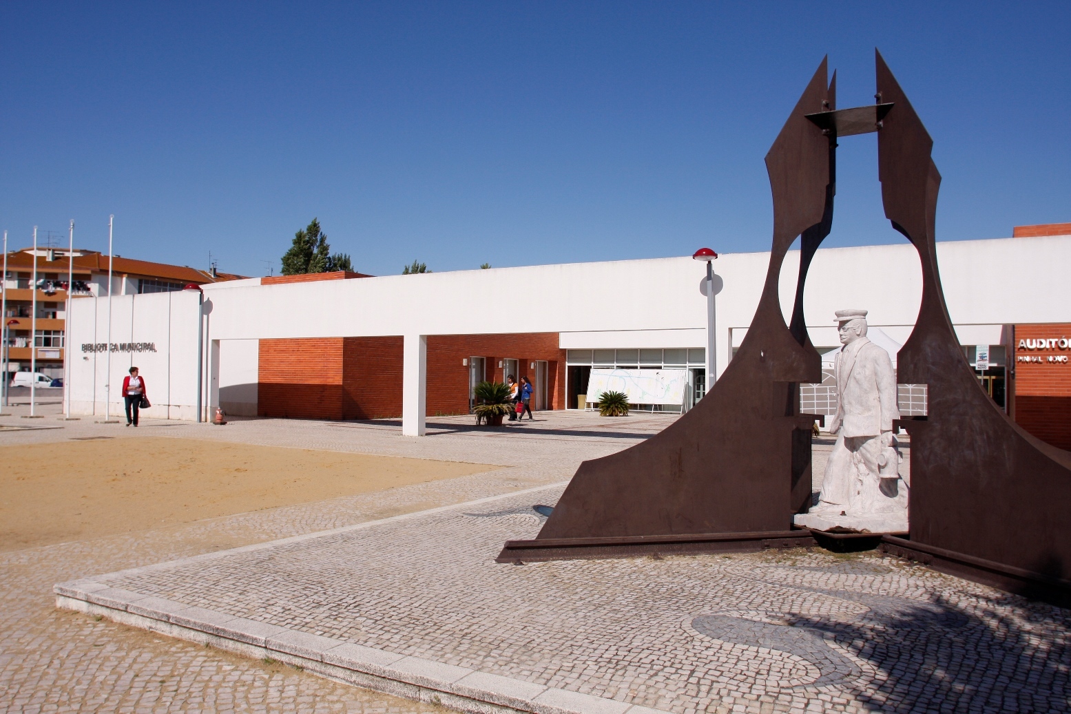 Equipa de animação das Bibliotecas Municipais  apresenta o teatro infantil “ O Natal no Museu dos...