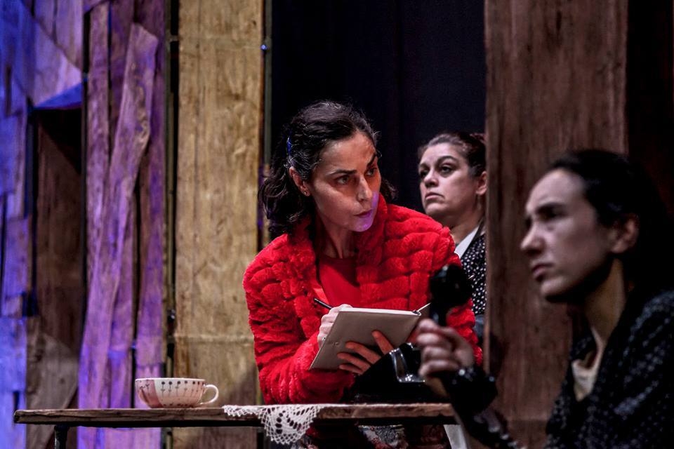 O Bando recebe o Trigo Limpo Teatro ACERT com "Sentada no Escuro"