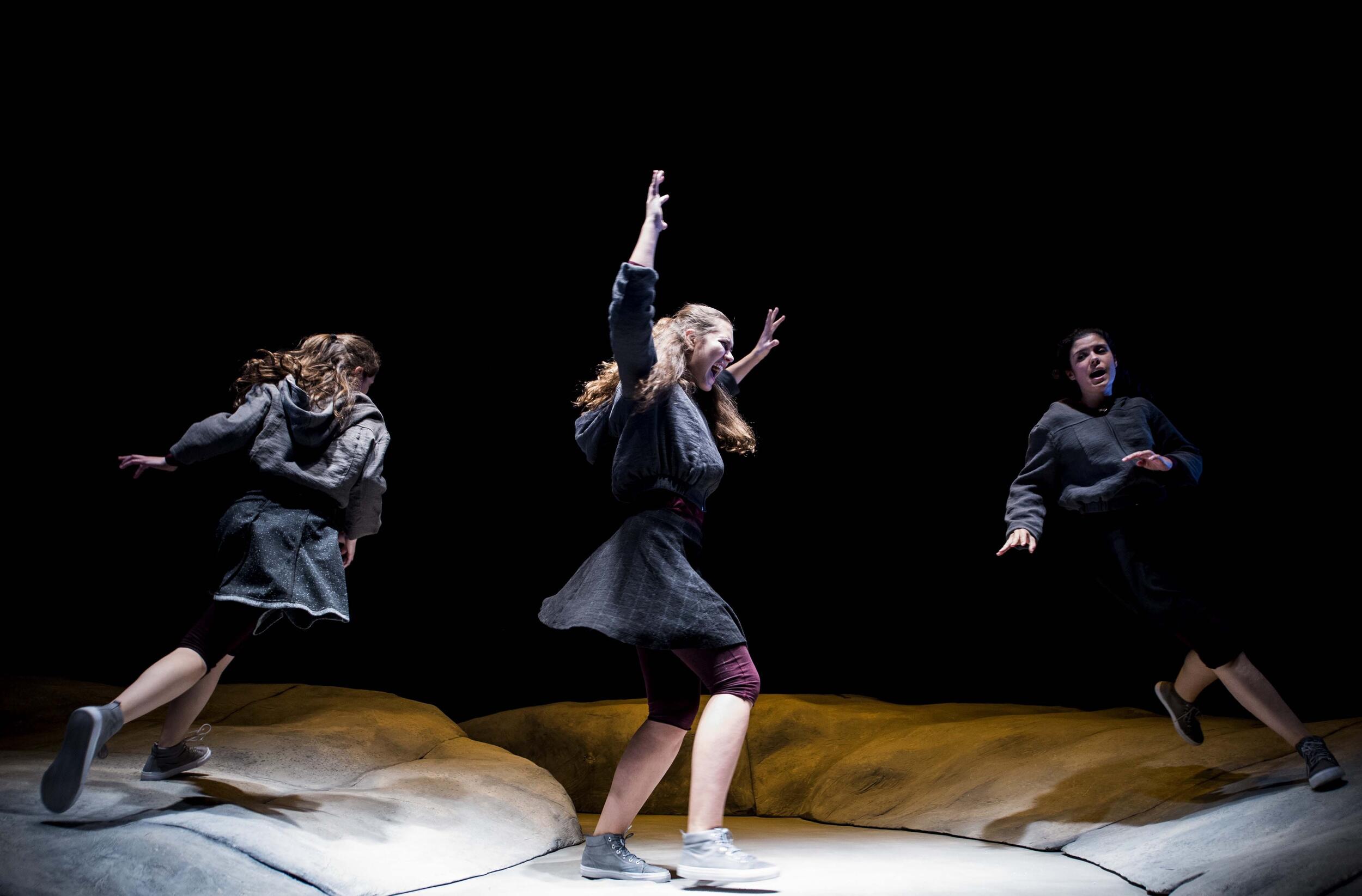 Prelúdio ou a Mulher Selvagem: Reflexão sobre a natureza feminina em Palmela pela mão do Teatro d...