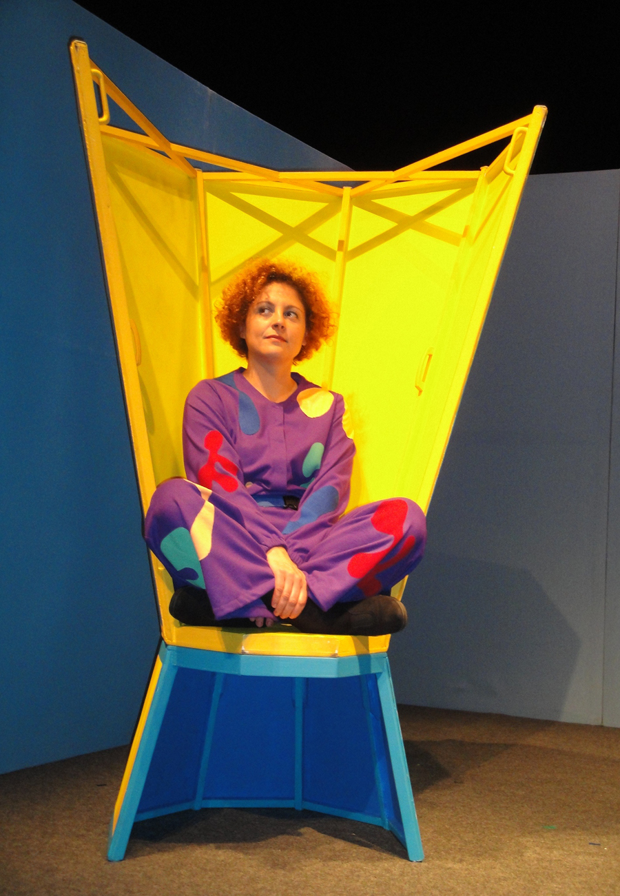 Pé de Vento apresenta “O Pássaro da Cabeça” na sede do Teatro O Bando