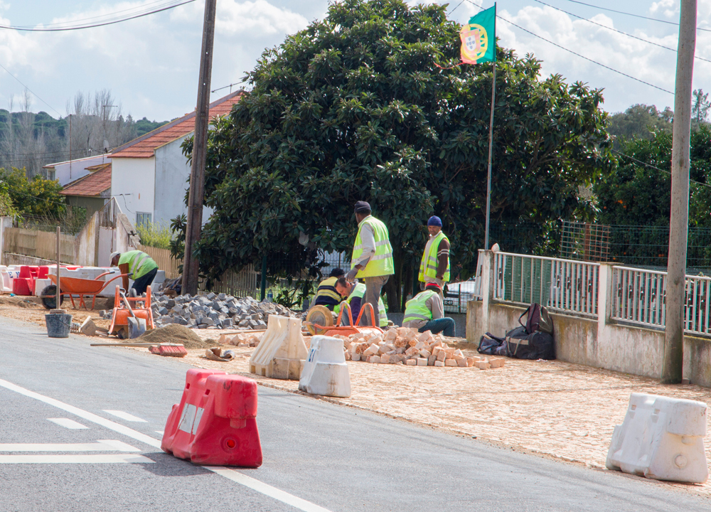 Requalificação da baixa comercial de Águas de Moura e ligação à EN5 garantiu cofinanciamento