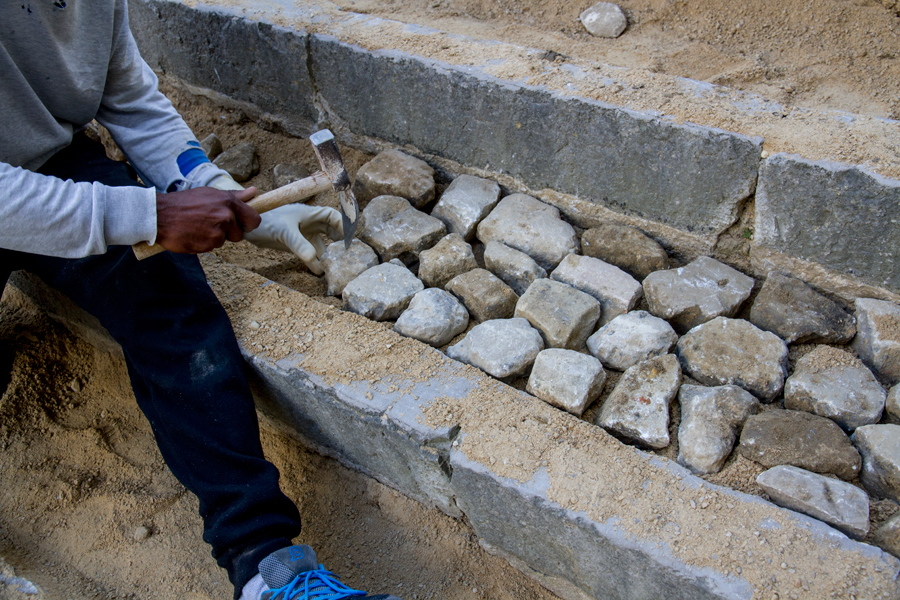 Novas empreitadas de calcetamentos e sinalização horizontal melhoram rede viária e segurança rodo...