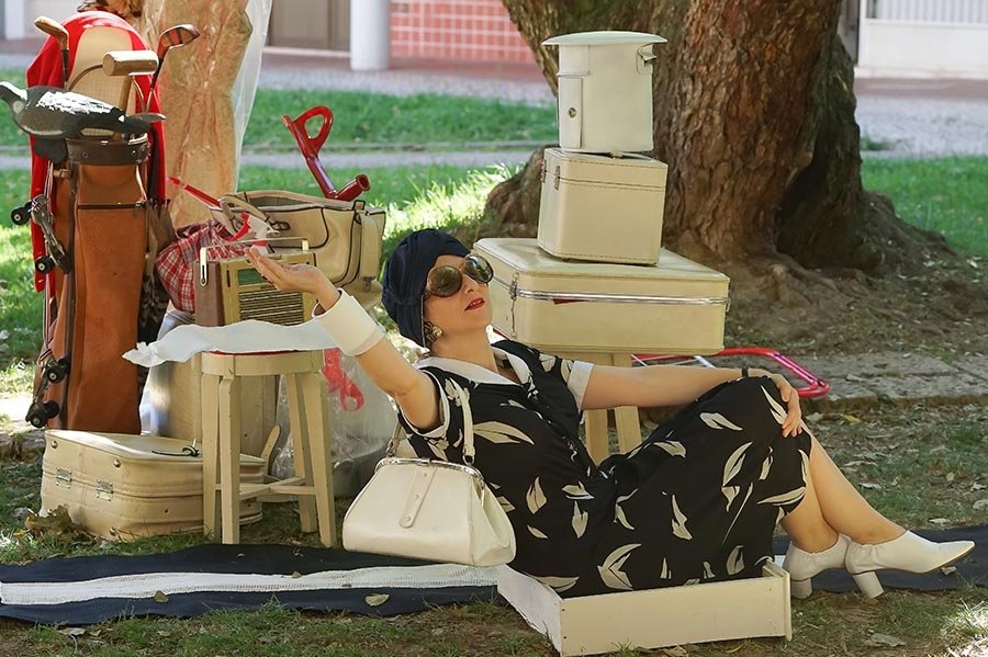 “Noites na Fonte” recebem espetáculo Artemrede “Muita tralha… pouca tralha”