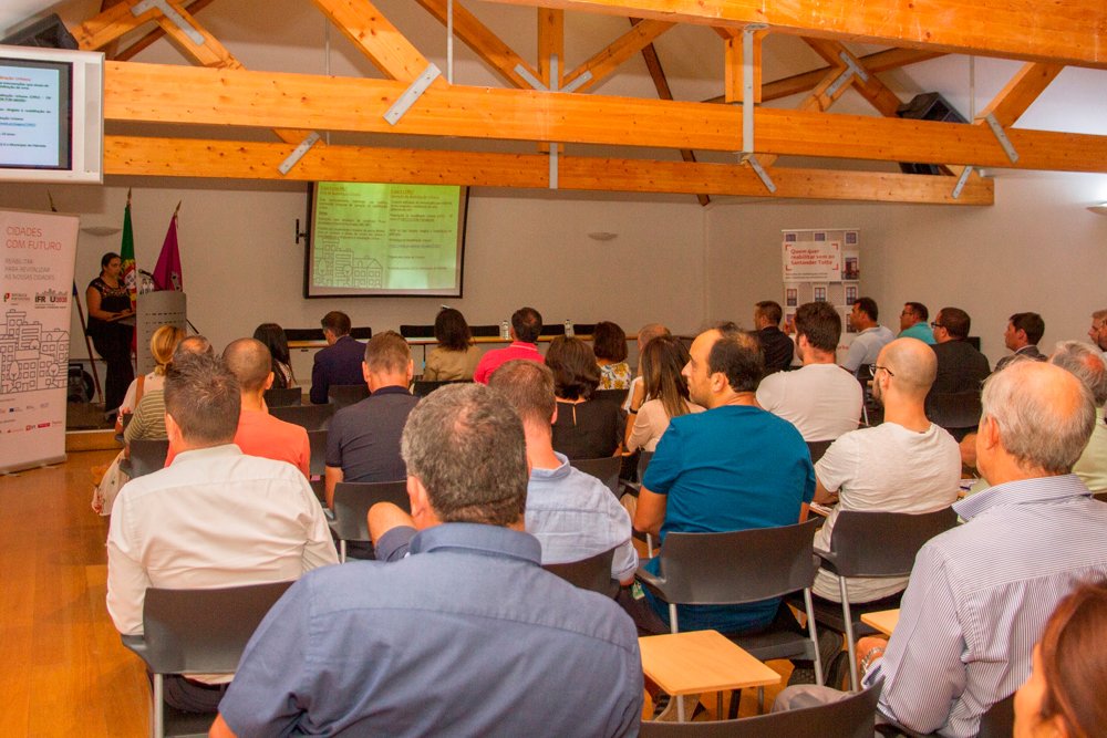 Sessão deu a conhecer apoios à reabilitação urbana
