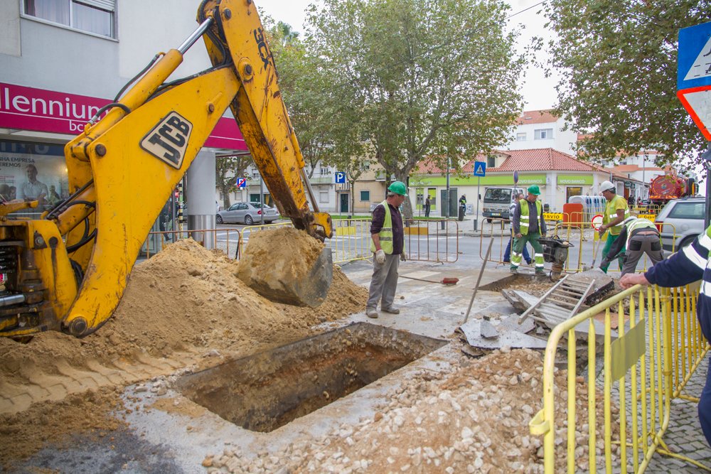 Até 28 novembro: Trânsito condicionado em Pinhal Novo - Ruas São Francisco Xavier e Hermenegildo ...