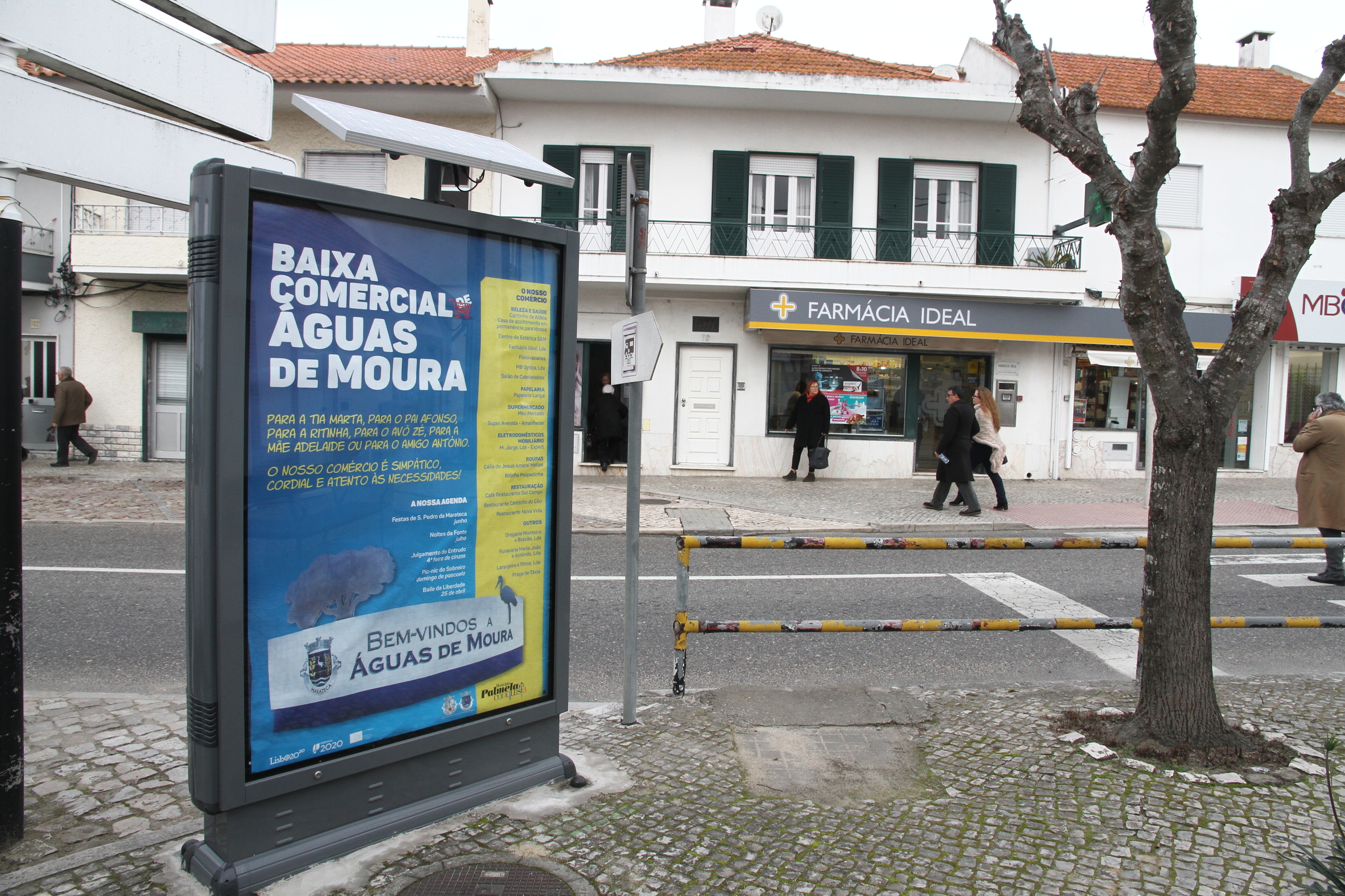 Já conhece a baixa comercial de Águas de Moura?