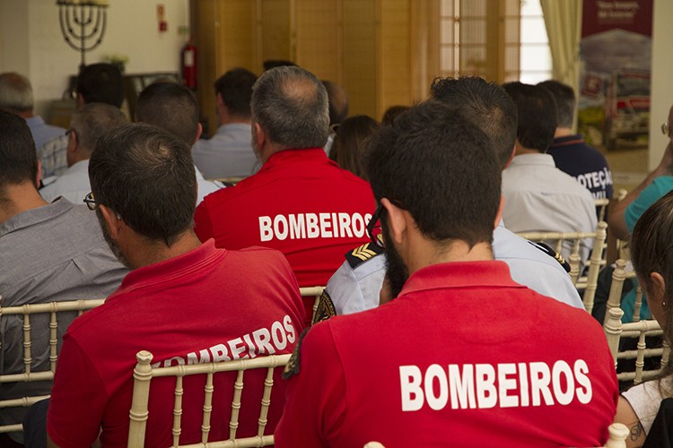 Grupos de Bombeiros Permanentes: Município comparticipa seguros das viaturas de emergência com 19...
