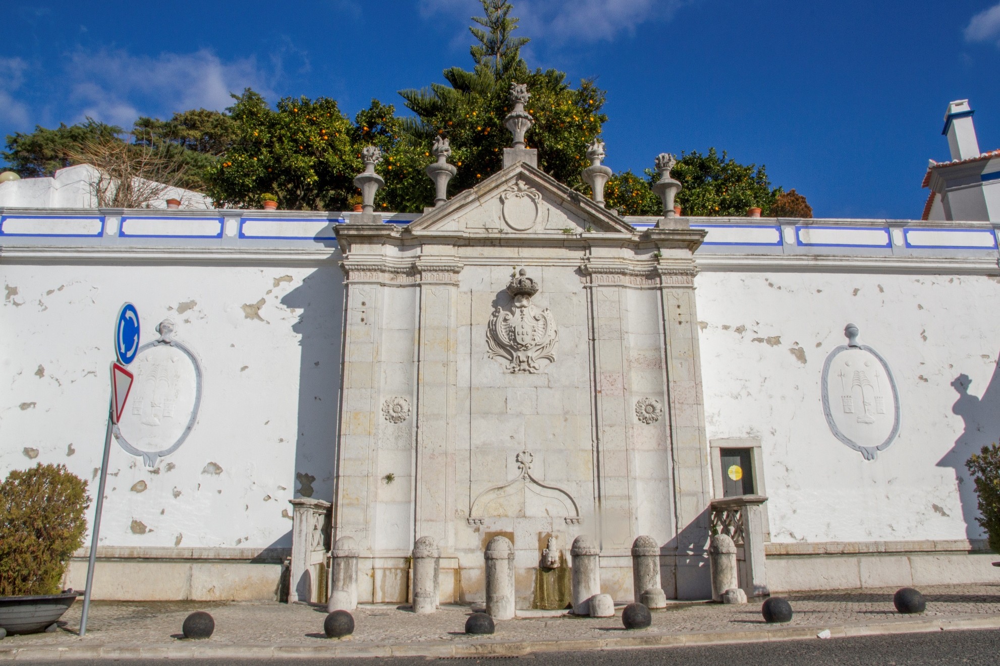 Projeto para reparação do Chafariz D.ª Maria I em execução